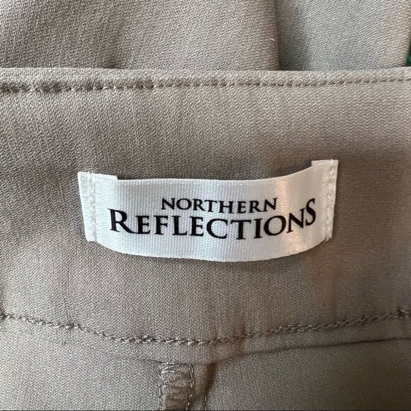 NORTHERN Reflections Beige Capris Size M Petite - Picture 8 of 9